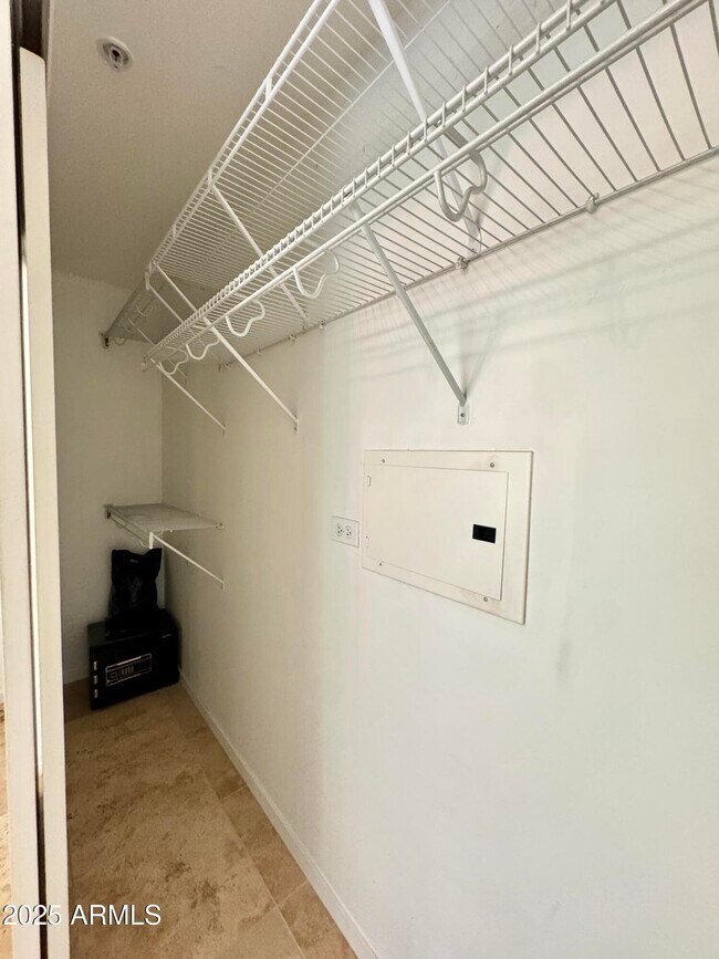 Building Photo - 7141 E Rancho Vista Dr