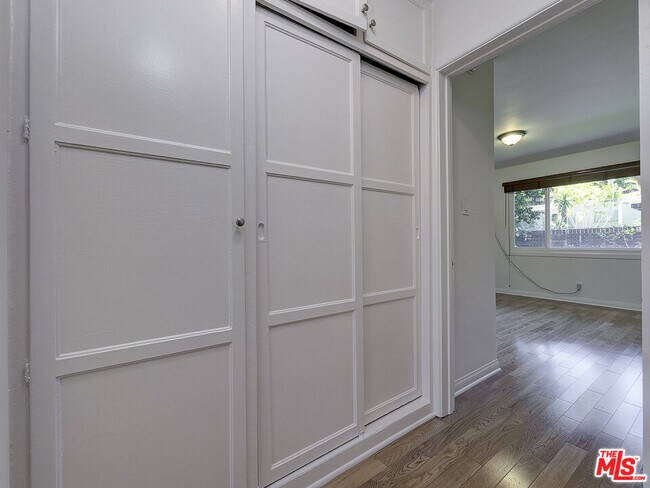 Building Photo - 1217 N Crescent Heights Blvd