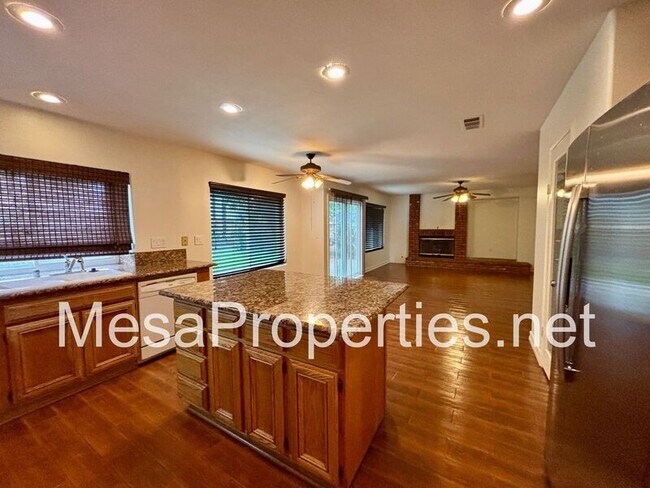 Building Photo - 3707 S Mustang Dr