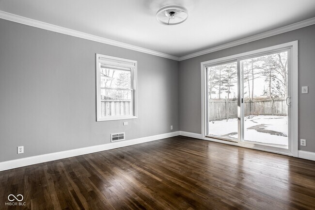 Building Photo - 101 E 96th St