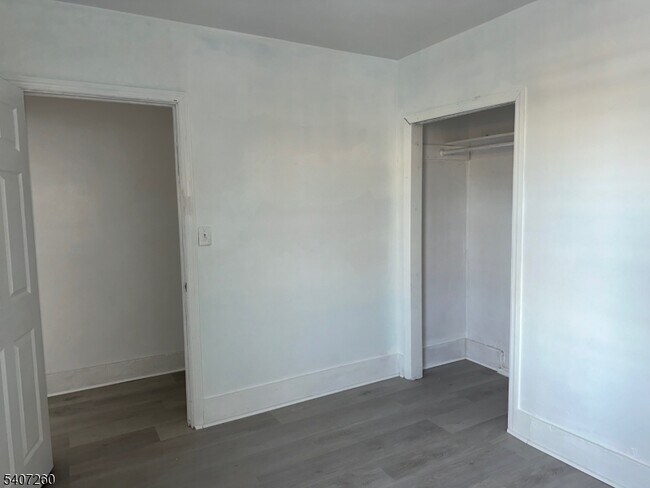 Building Photo - 336 Broad St