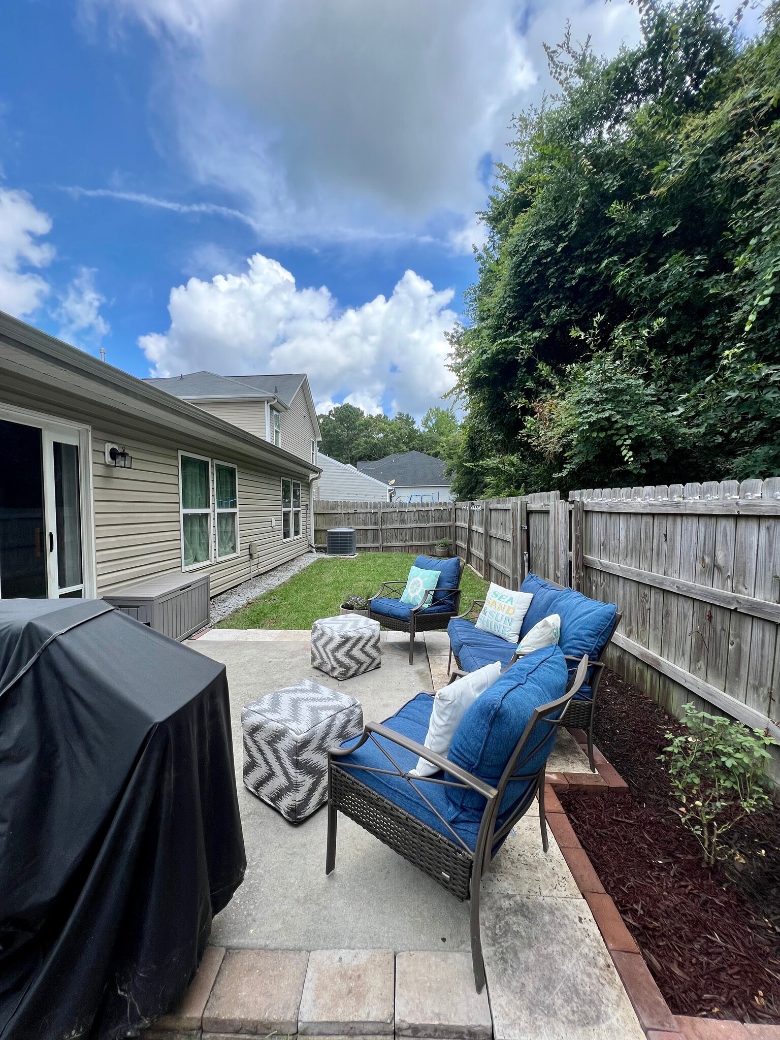 Backyard with two side yards - 2002 Claybourne Ct