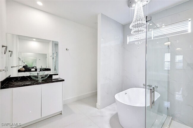 Building Photo - 502 SW 25th Pl