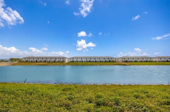 Building Photo - 2751 SE 25th Ave