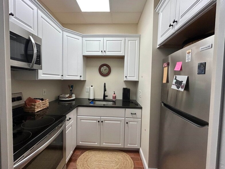 Building Photo - 163 Water, B-2