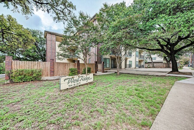 Primary Photo - PRELEASE 8/15/2025 2 bed 2 bath