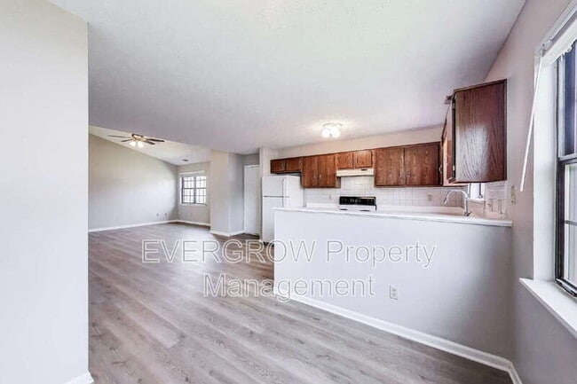 Building Photo - 29 Medina Ln