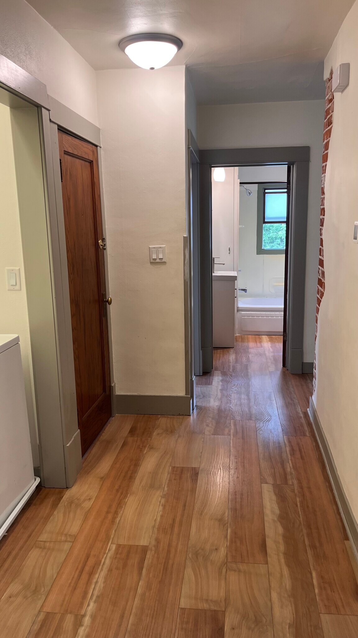 Building Photo - 7204 Elmwood Ave