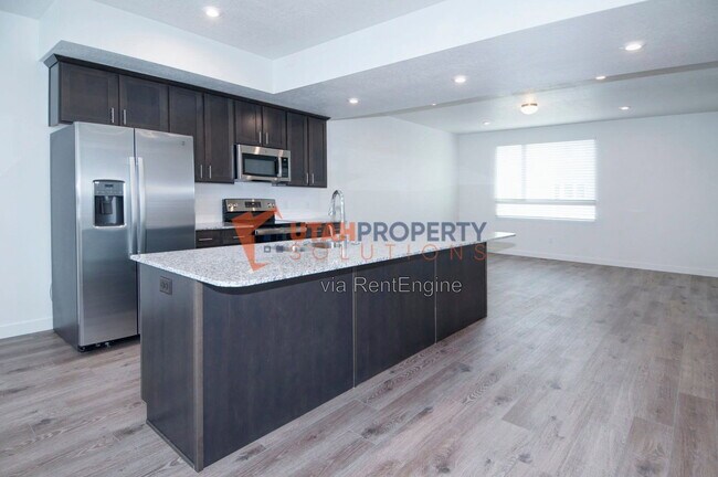 Building Photo - 1046 W 430 S