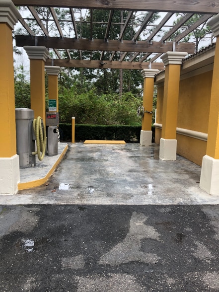 Building Photo - 8848 Villa View Cir