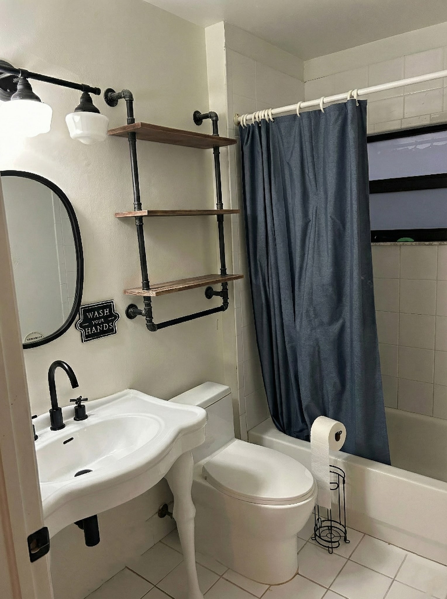 Bathroom w/Tub and shower - 10821 Paso Fino Dr