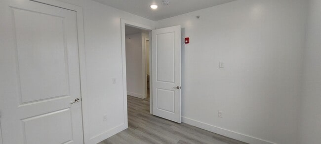 Building Photo - 273 Oak St