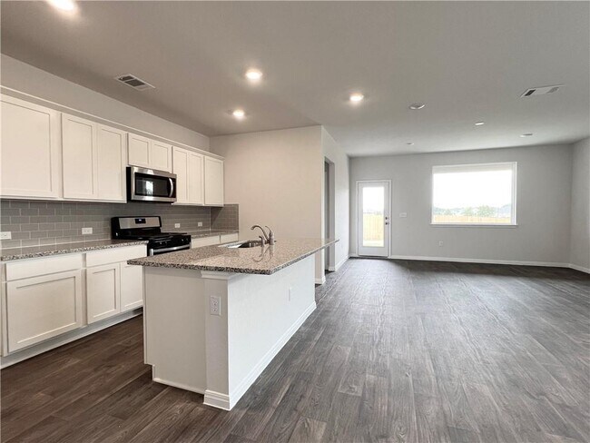 Building Photo - 105 Brody Ln