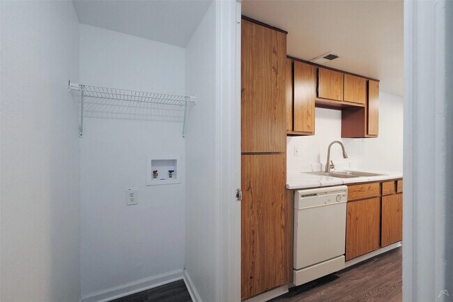 Building Photo - 2323 Wells Branch Pkwy