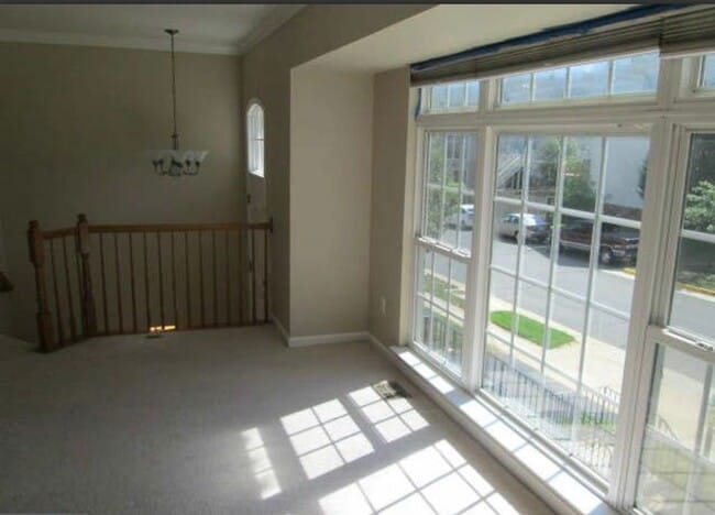 Building Photo - Beautiful 3 Bed 2 Bath 2 Half Bath Brick T...