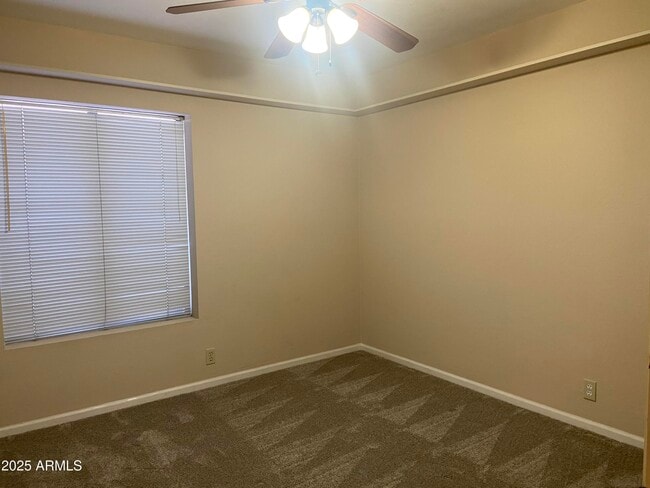 Building Photo - 4325 E Greenway Ln