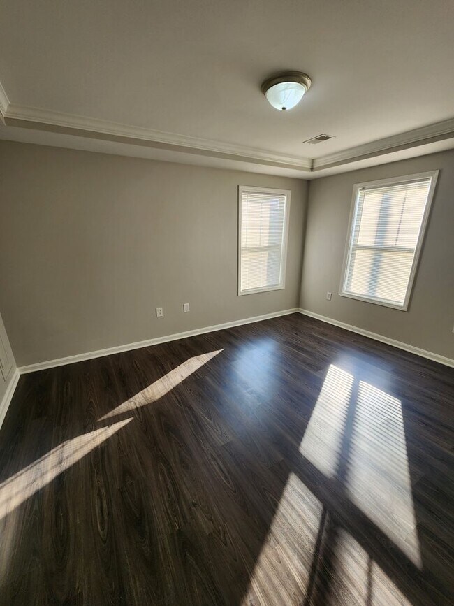 Building Photo - Beautiful 2 bedroom 2 full bath condo clos...