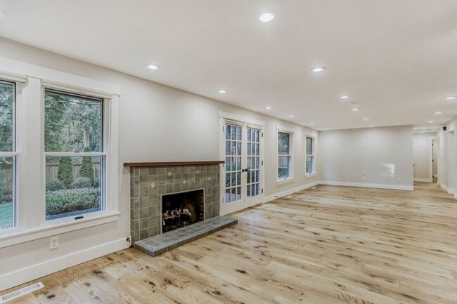 Building Photo - 3bd/2ba Woodinville Home