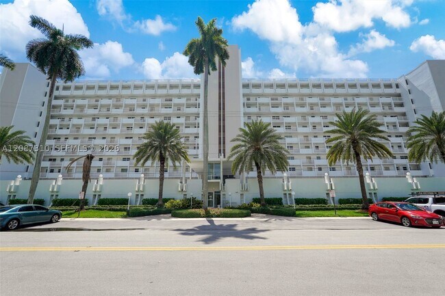 Building Photo - 511 Bayshore Dr