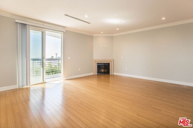 Building Photo - 1283 Havenhurst Dr