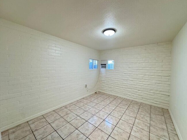 Building Photo - 1.0 bedroom in Los Angeles California 90022