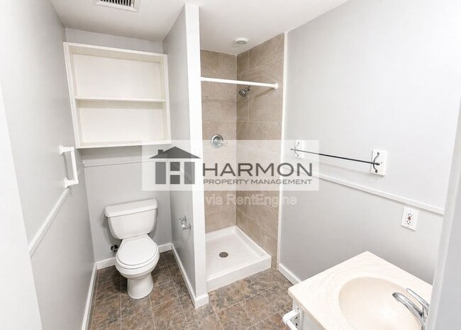 Building Photo - 6458 NW Parkview St