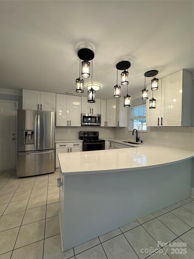 Building Photo - 4533 Cades Cove Dr