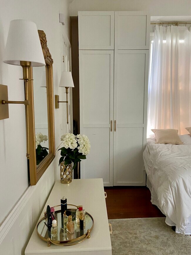 Building Photo - 2033 Coliseum St