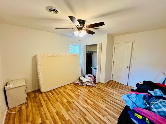 Building Photo - Charming 4-Bedroom Home with Ample Space and Modern Amenities