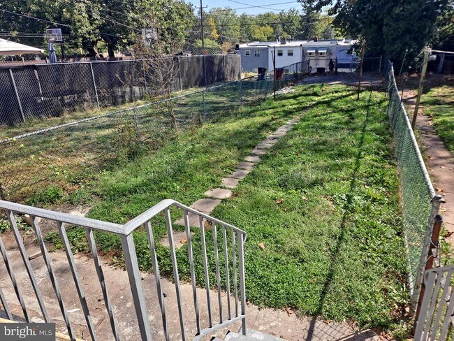 Building Photo - 846 Haws Ave