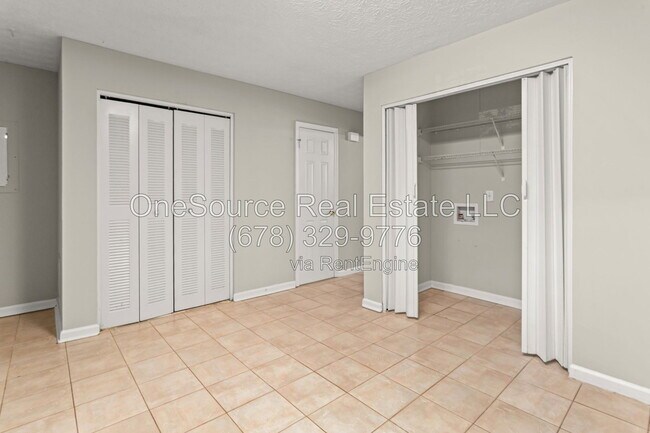 Building Photo - 502 Oakwood Ct