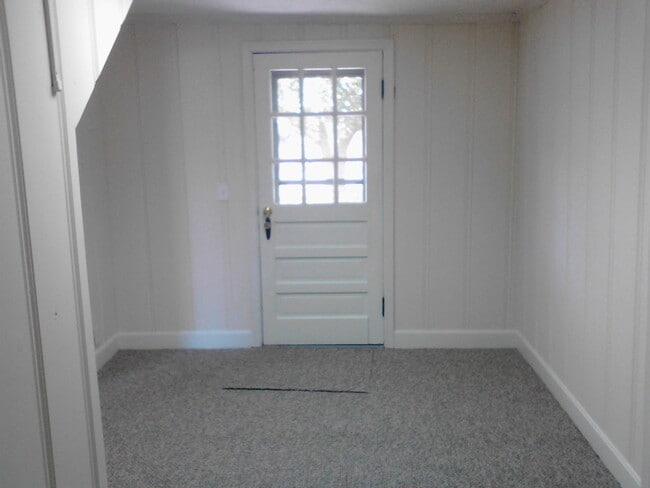 Building Photo - 205 N Cedar St