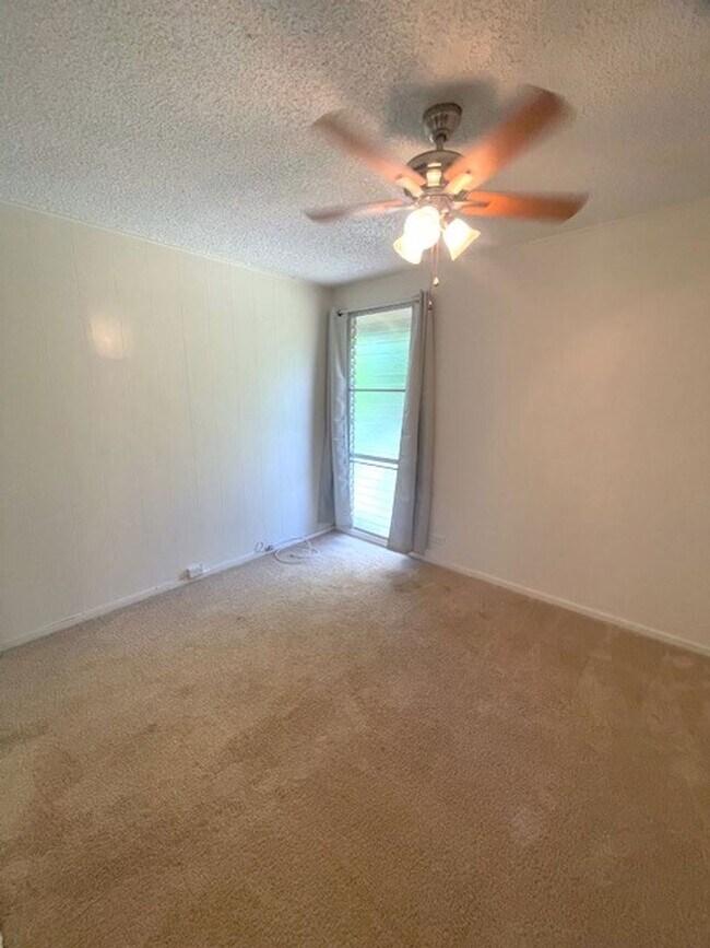 Building Photo - 4 bed/ 2 bath Townhome in Makakilo, Utilit...