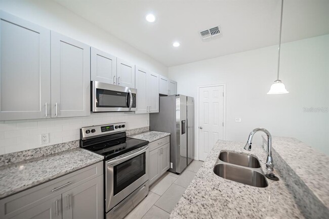 Building Photo - 900 Lakefront Village Dr