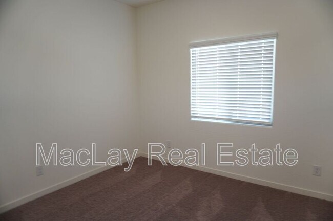 Building Photo - 627 N Crowned Dove Trail