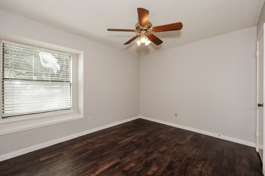 Building Photo - 3309 Creekwood Ln