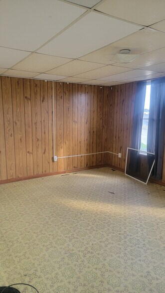 Building Photo - 18 Melba Pl