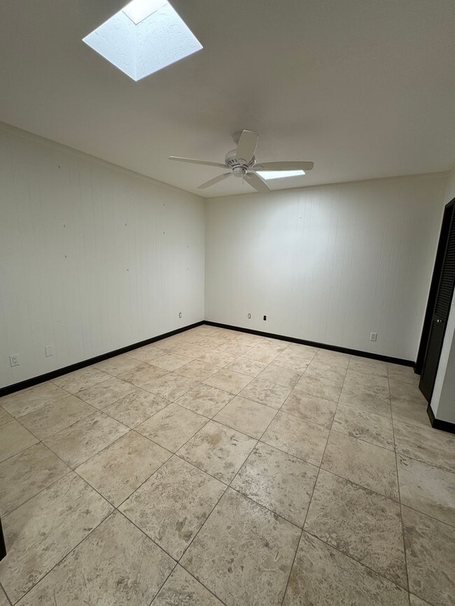 Building Photo - Sophisticated Catalina Foothills Sanctuary: Premium 3-Bedroom Townhome with 2-Car Garage