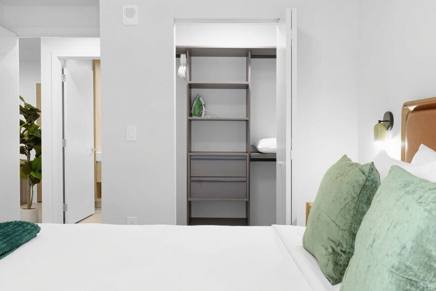 Building Photo - 11 NE 6th St