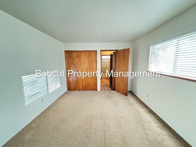 Building Photo - 1516 South Ct