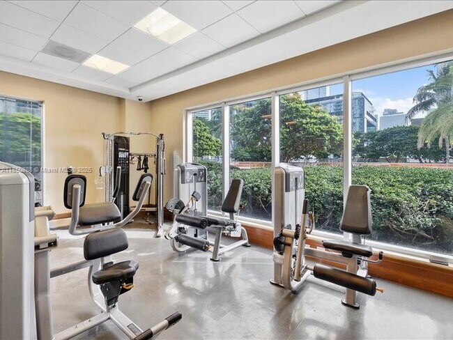 Building Photo - 1050 Brickell Ave