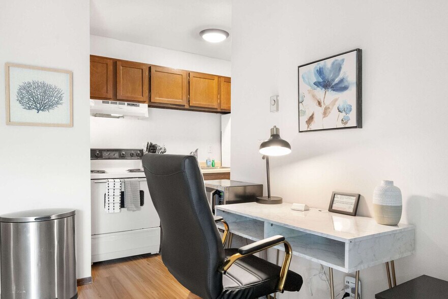 Building Photo - 2601 University Ave