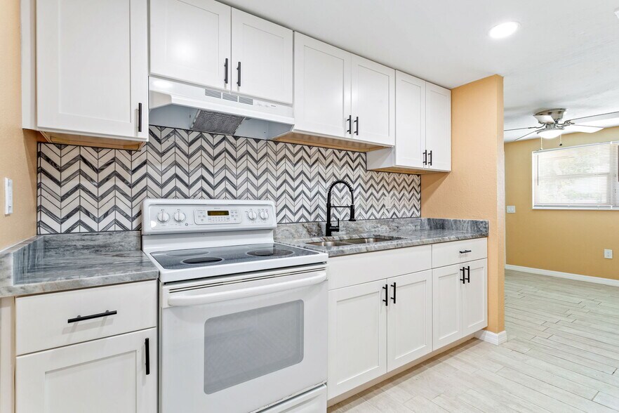 Building Photo - 2139 Ranchita Trl