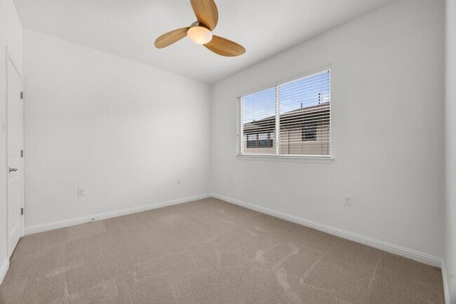 Building Photo - 2025 Simond Ave