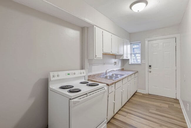 Building Photo - 987 Lilley Ave