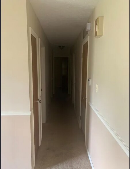 Building Photo - 2829 Hillside Dr