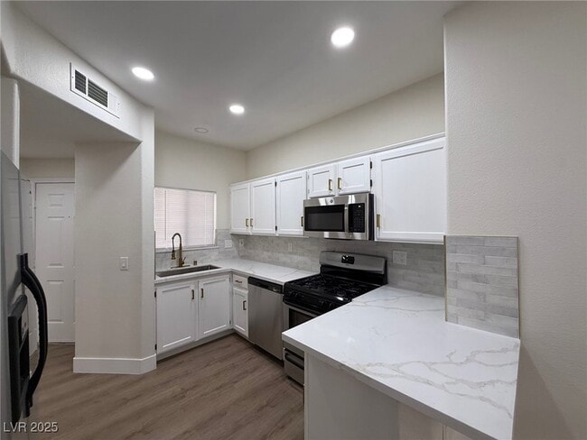Building Photo - 2117 Echo Bay