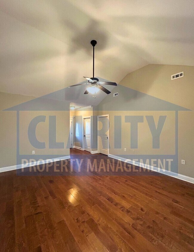 Building Photo - Single-level two bedroom townhome!