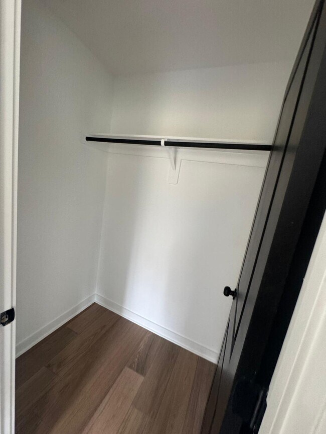 Building Photo - 512 Crump St