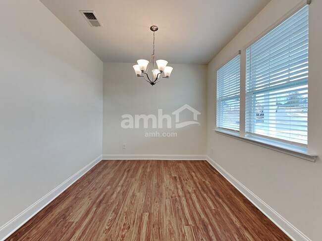 Building Photo - 174 Larragan Dr
